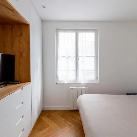 Appartamento Contemporain Rénové Dans Le Centre De