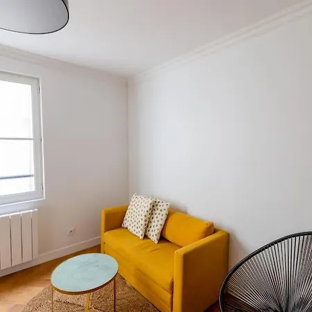 Contemporain Rénové Dans Le Centre De Parigi