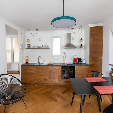 Contemporain Rénové Dans Le Centre De Parigi