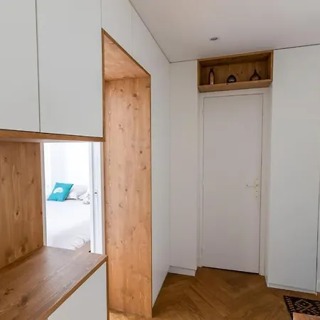 Contemporain Rénové Dans Le Centre De Appartamento